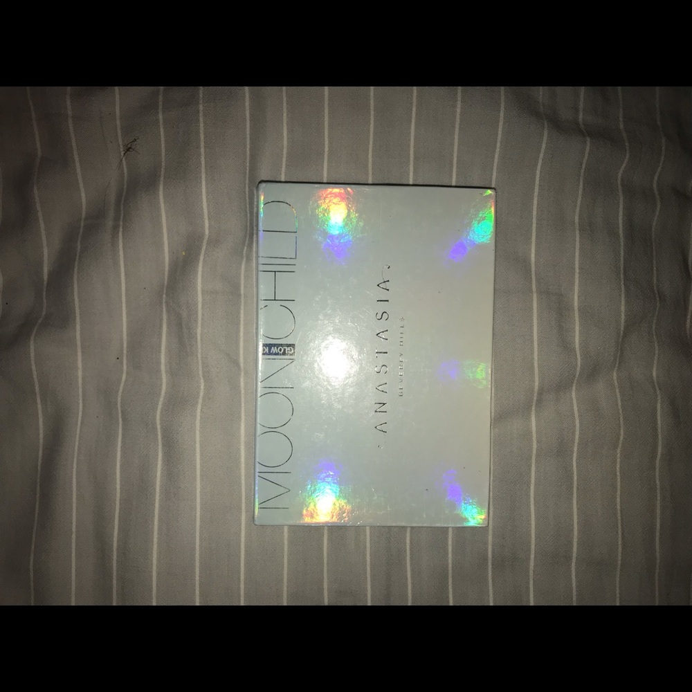 anastasia beverly hills moon child glow kit
